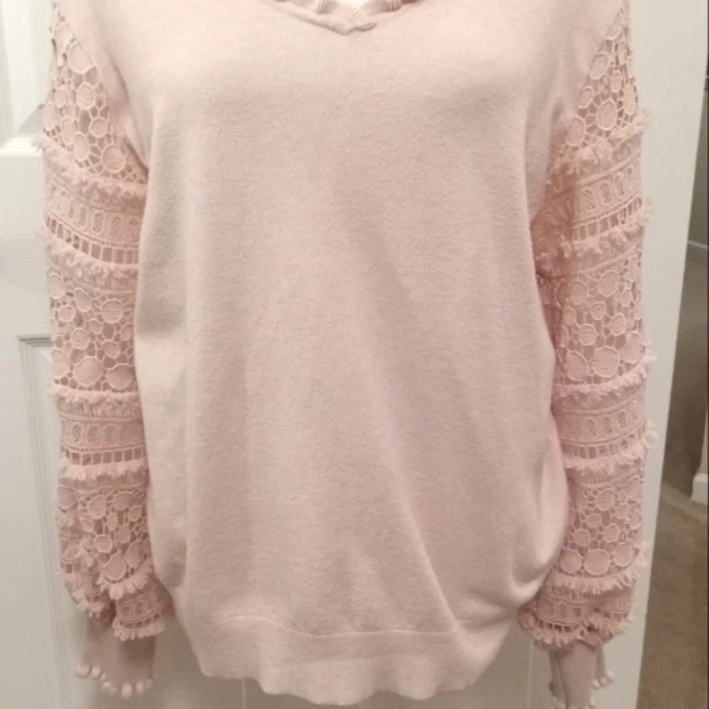 Gianni Milano women's laced embroidered pink sweater. Size XL